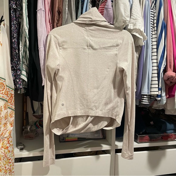 Lululemon Iconic Wrap - Picture 2 of 7